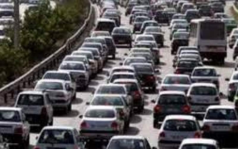 تهرانی‌ها سالانه ۳۰۰ ساعت در ترافیک هستند