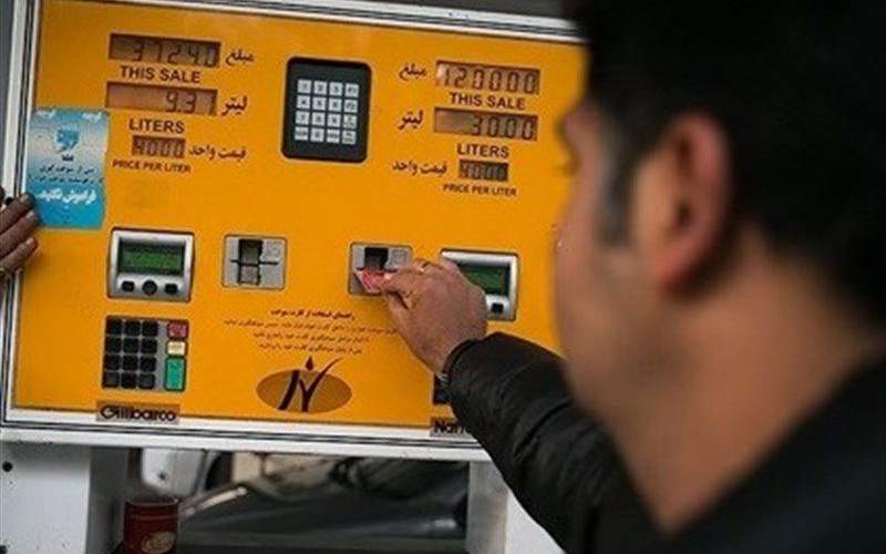 فرشاد مومنی: افزایش قیمت بنزین هیچ خیری برای فقرا ندارد
