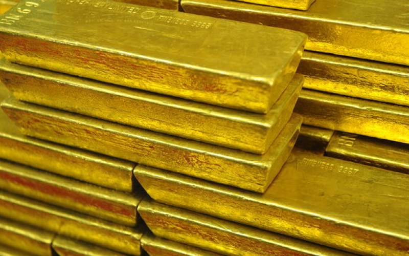 قیمت طلا در بازار جهانی ارزان‌تر می‌شود