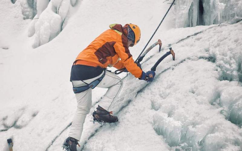 تصاویر صعود از آبشار یخ زده گنجنامه