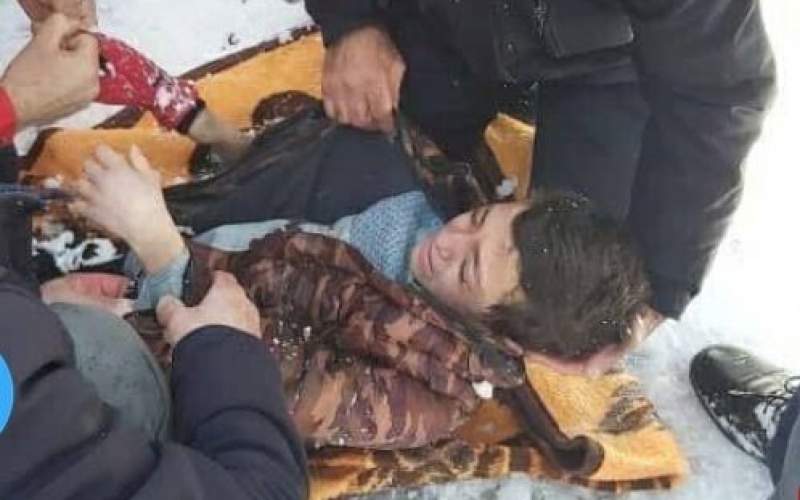 نجات پسر ۱۱ ساله از زیر بهمن در اسکو