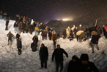 ۱۵ مسافر مینی‌بوس در ترکیه زیر بهمن دفن شدند
