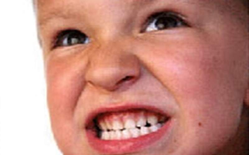 بررسی علت دندان قروچه در کودکان