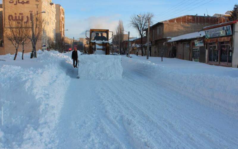 خسارت برف به هزار و ۵۰۰ واحد مسکونی خلخال