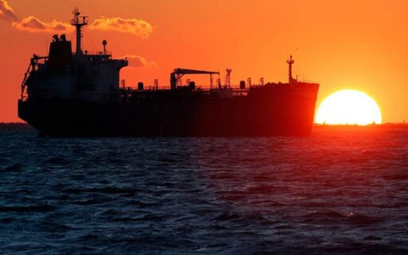 انتقال ۱۰ میلیون بشکه نفت به ابرنفتکشها
