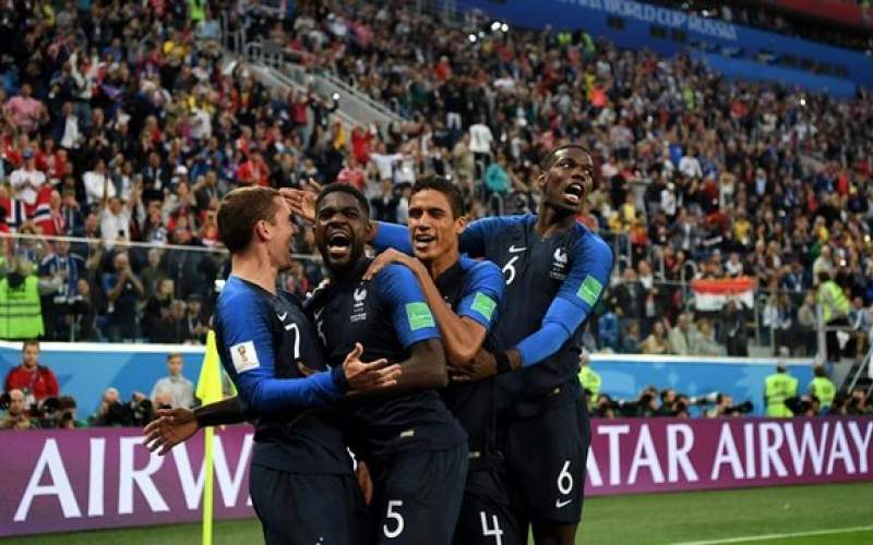 قدردانی بازیکنان فرانسه از کادر درمانی