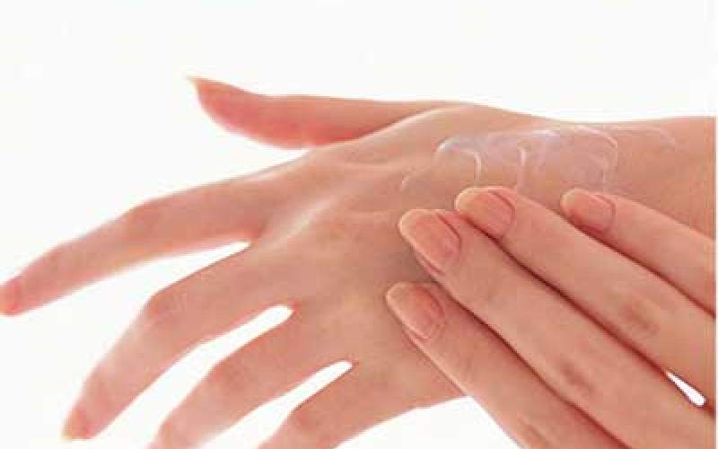چگونه پوست دست را از خشک شدن نجات دهیم؟