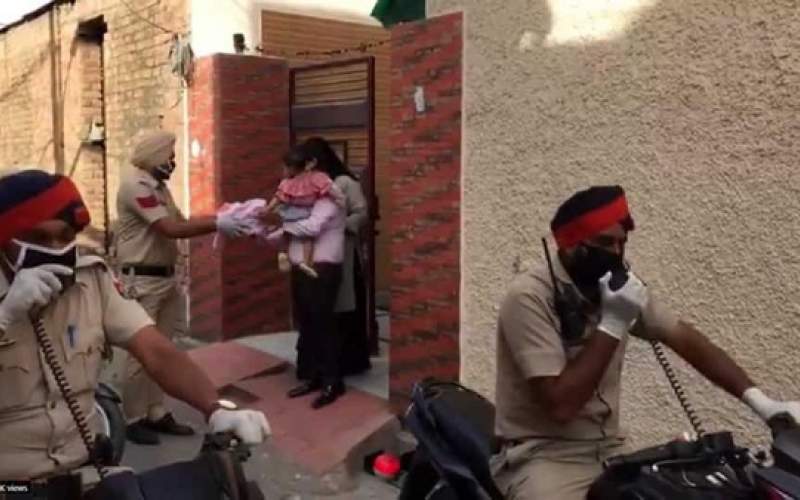 سورپرایز جالب پلیس هند برای کودک خردسال