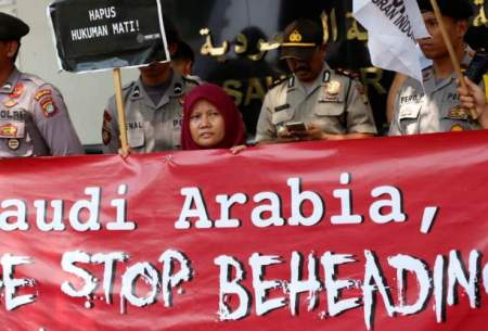 تجمع مقابل سفارت عربستان سعودی در اندونزی در اعتراض به اجرای احکام اعدام کارگران اندونزیایی در این کشور