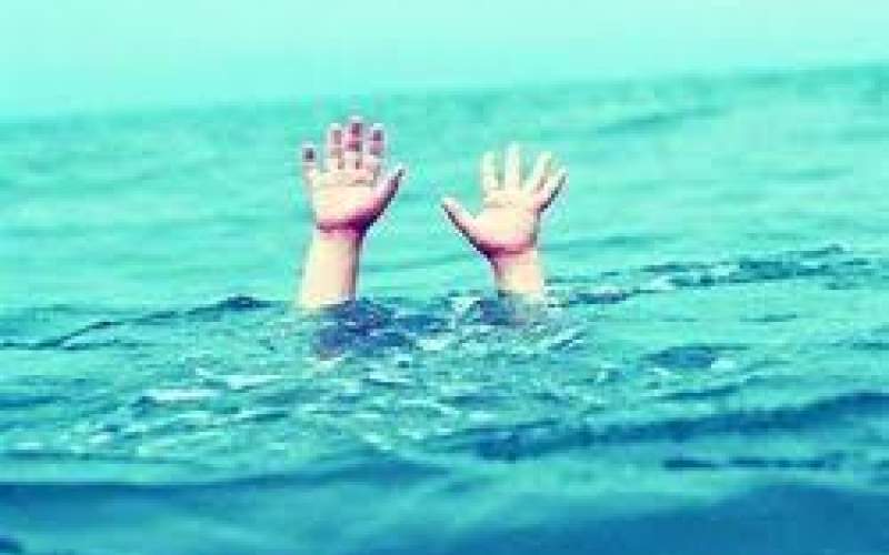 ۲ پسر بچه دوقلو در استخر غرق شدند