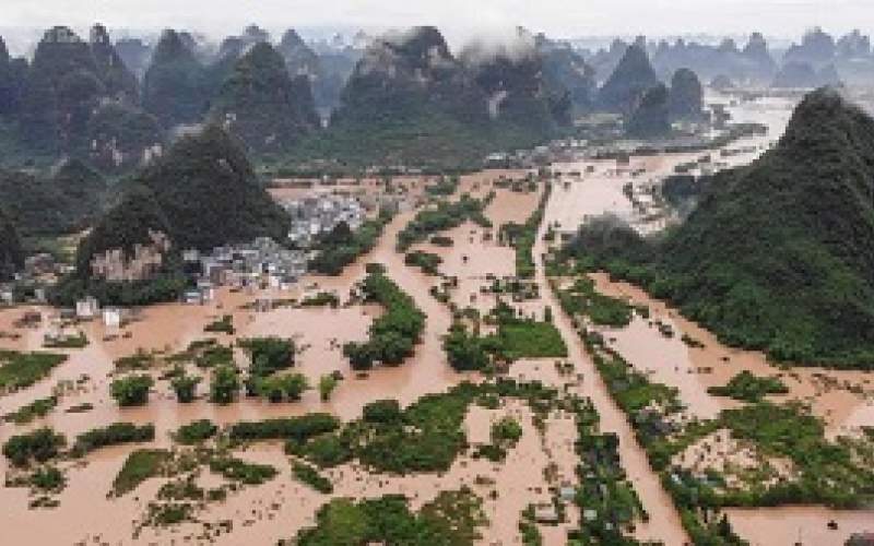 سیلاب در چین صدها هزار نفر را آواره کرد