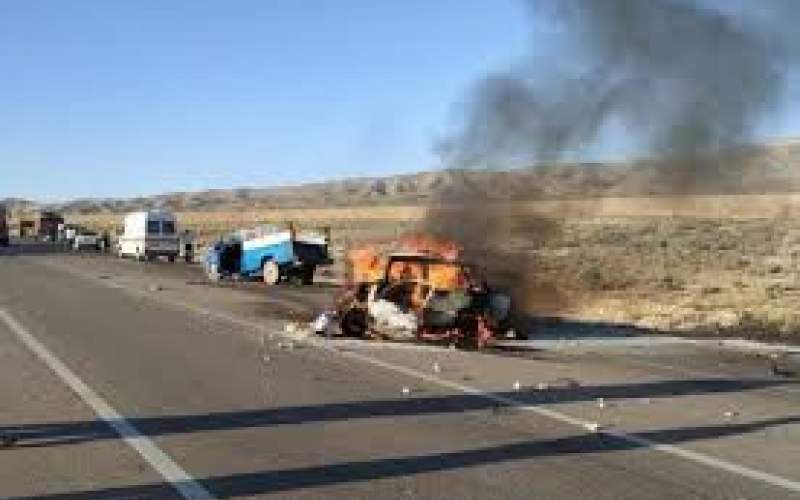 ۷نفر در آتش حادثه رانندگی در فارس سوختند