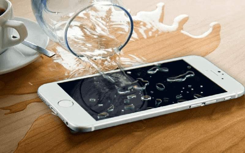چگونه تلفن همراه خیس شده را تعمیر کنیم؟