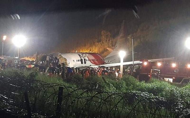 هواپیمای مسافربری هندروی باندفرودگاه دوتکه شد
