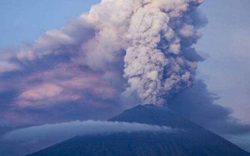 فوران کوه آتشفشانی عظیم در اندونزی
