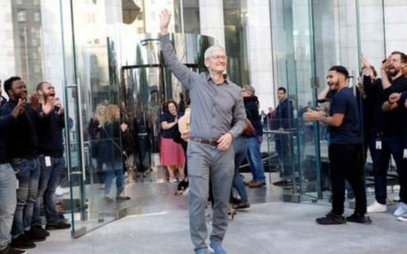 مدیرعامل اپل به جمع میلیادرها پیوست