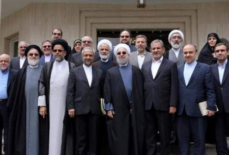 خطر سقوط، دولت روحانی را  تهدید می‌کند