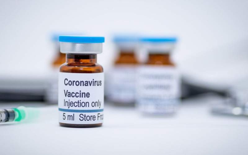 واکسن‌ایتالیایی کروناروی اولین داوطلب تزریق شد