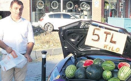 هندوانه‌فروشی مرد ایرانی بالامبورگینی/عکس
