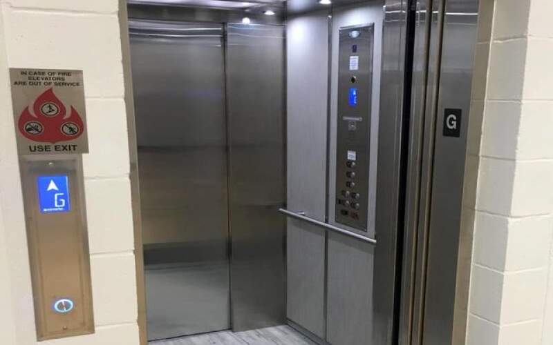 کرونادر آسانسور چقدرزنده می‌ماند/اینفوگرافیک