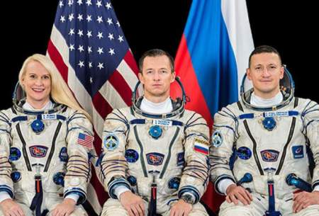 ۳ فضانورد در حال آماده شدن برای ترک زمین