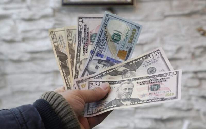 صعود دلار مقابل یورو و پوند
