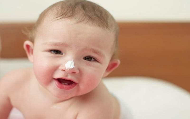 علائم و درمان کم آبی در بدن نوزاد