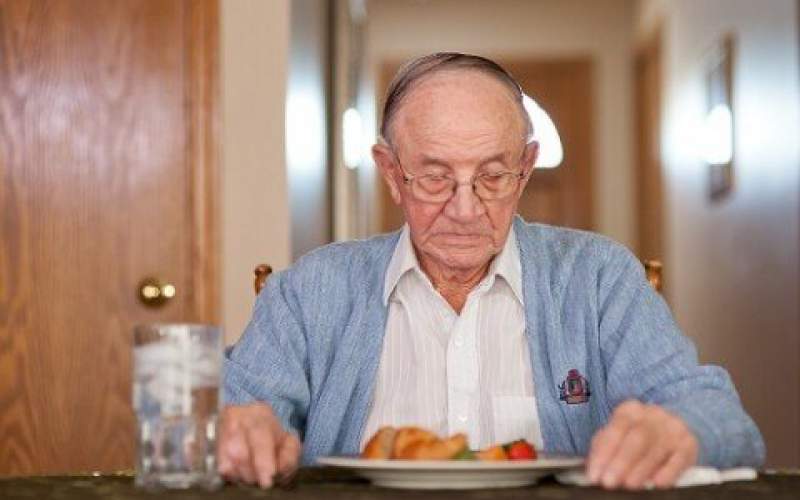 سالمندان "تنها" وضعیت تغذیه مناسبی ندارند