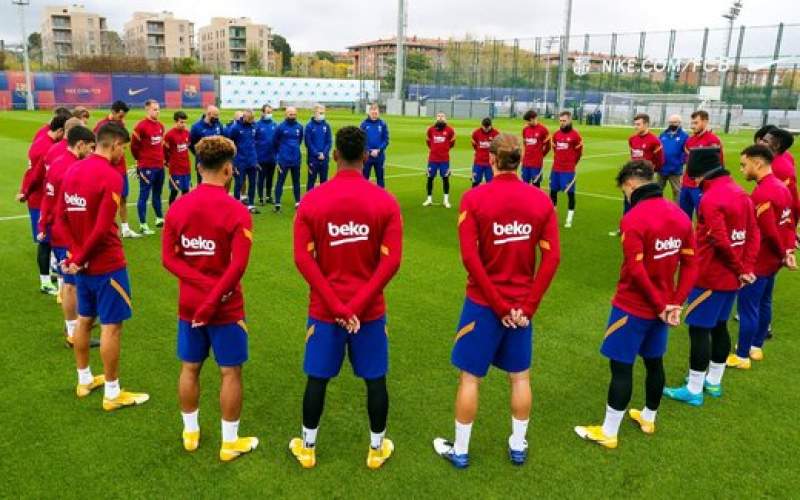 یک دقیقه سکوت در تمرین بارسلونا به احترام مارادونا