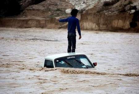 جان باختن ۵ سرنشین دو خودرو در سیل هرمزگان