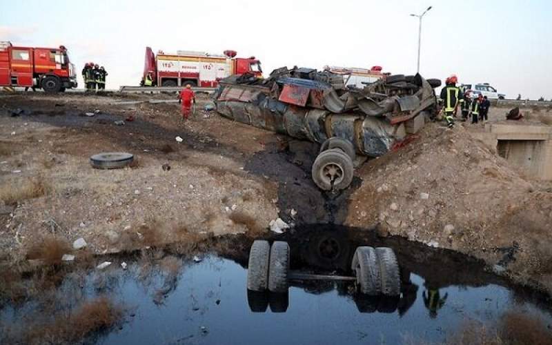 مرگ راننده در واژگونی تانکر حمل روغن سوخته