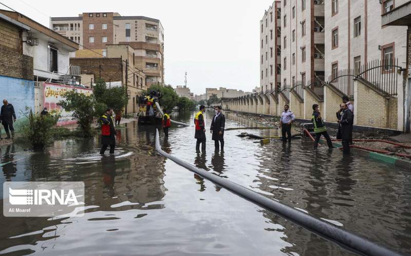 باران خیابان‌های اهواز را غرق آب کرد