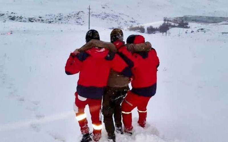 نجات ۲ کوهنورد گرفتار در ارتفاعات تکاب