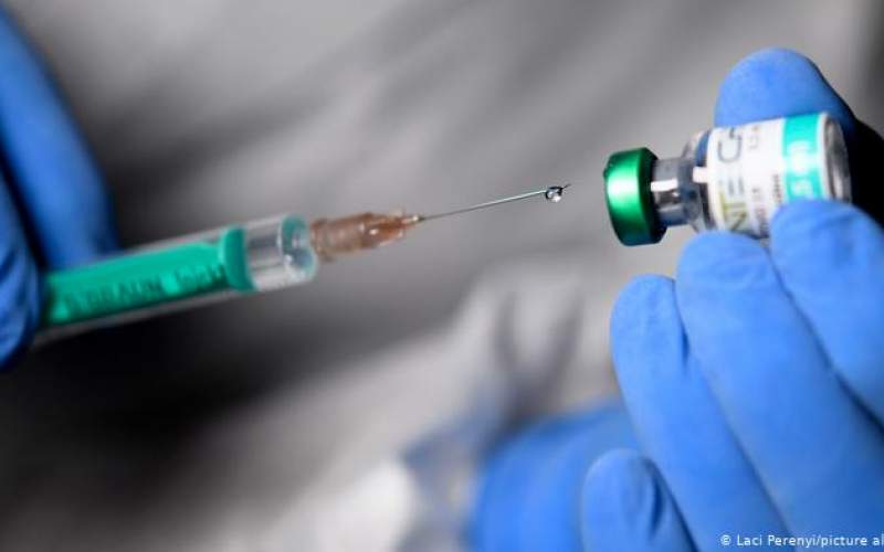 امارات سن تزریق واکسن کرونا را کاهش داد