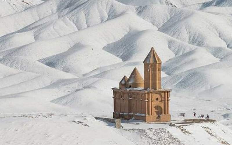 نمایی از کلیسا سهرقه در دل برف/عکس