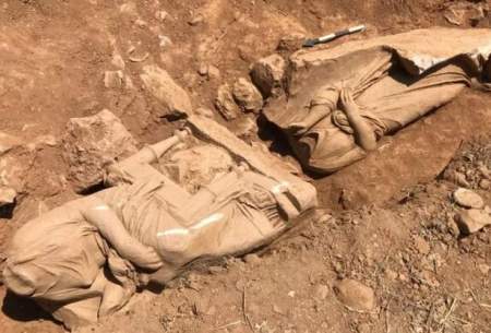 کشف مجسمه‌های تاریخی در قبری در یونان