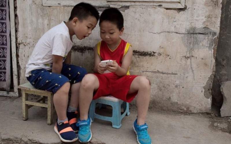 چین استفاده از موبایل در مدارس را ممنوع کرد