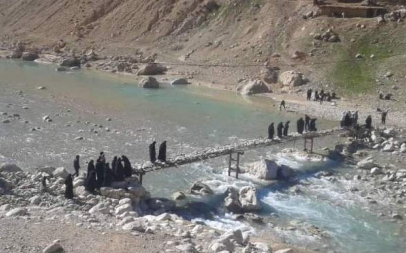 تنها پل روستای «آبمورد» را آب برد!/تصاویر