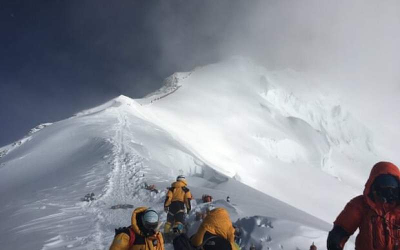 یک کوهنورد ایرانی در راه فتح اورست