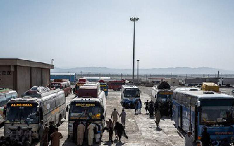 تردد صدها نفری مسافر از مرز پاکستان