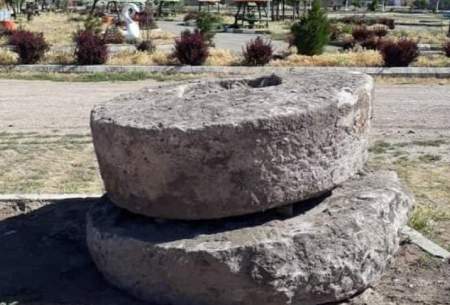 شناسایی دو آسیاب سنگی تاریخی در سراب