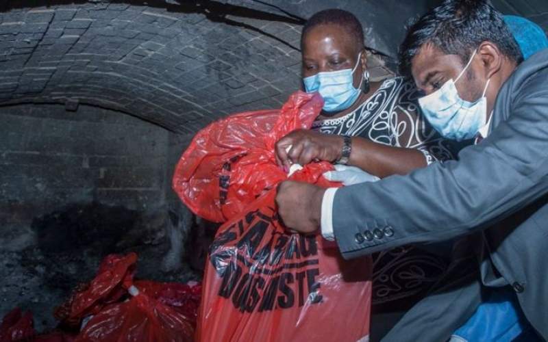 در مالاوی هزاران واکسن آسترازنیکا را آتش زدند