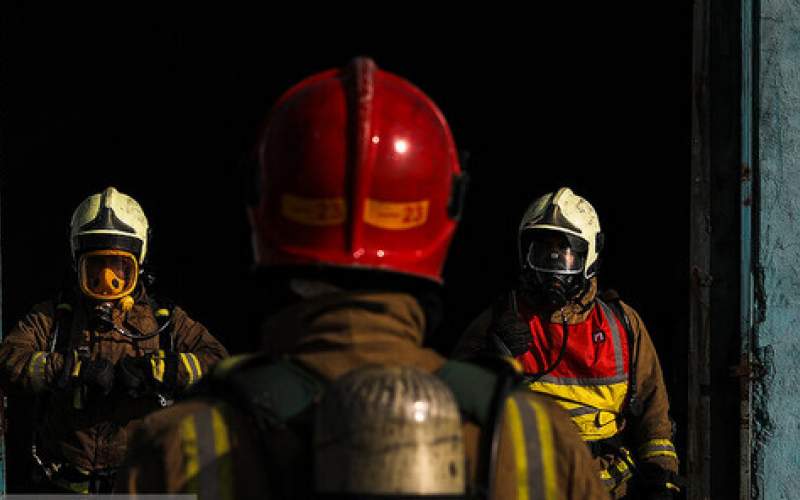 مهار آتش در انبار تجهیزات پزشکی در اهواز