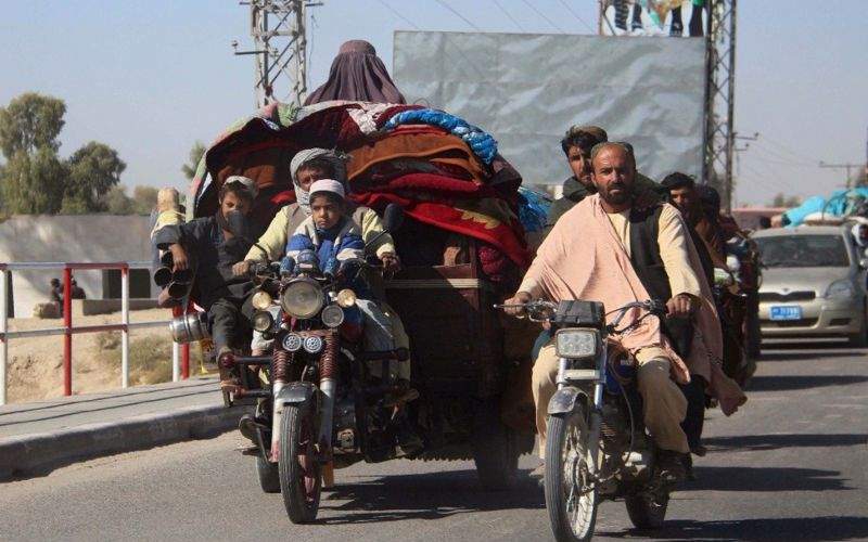 درسال ۲۰۲۱  صد هزار افغان بیجا شده‌اند