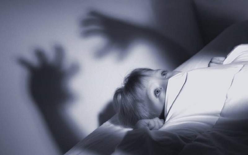 چگونه می‌توان ترس از تاریکی را در کودکان کاهش داد؟