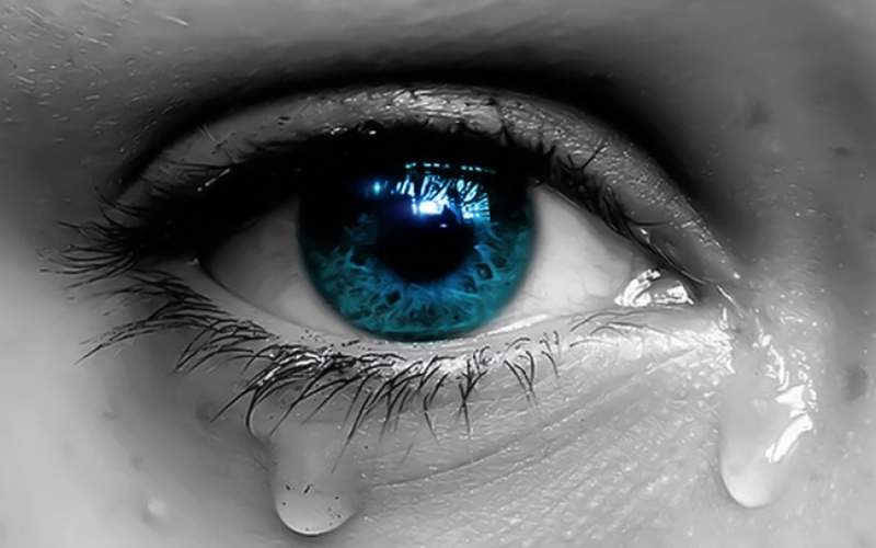 بیماری مرگباری که اشک خونین نشانه آن است