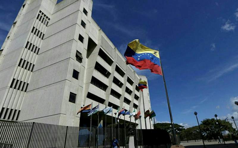 ونزوئلا، ۶ صفر از پول خود را برمی‌دارد