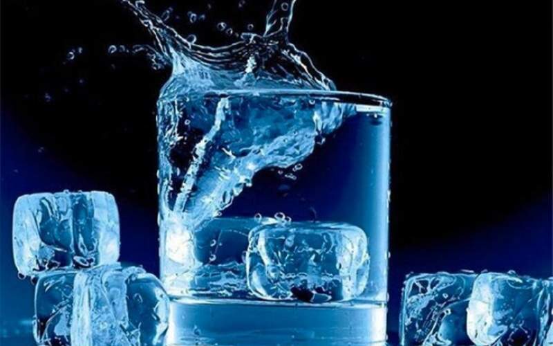 آیا نوشیدن آب یخ باعث سکته قلبی می‌شود؟