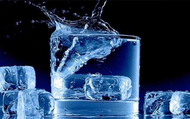 بیماریی‌‌ که نوشیدن آب یخ به جانتان می‌اندازد