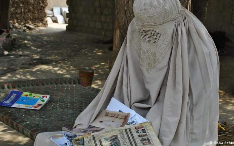 مجاهد: زن‌های افغانستان در خانه‌ بمانند